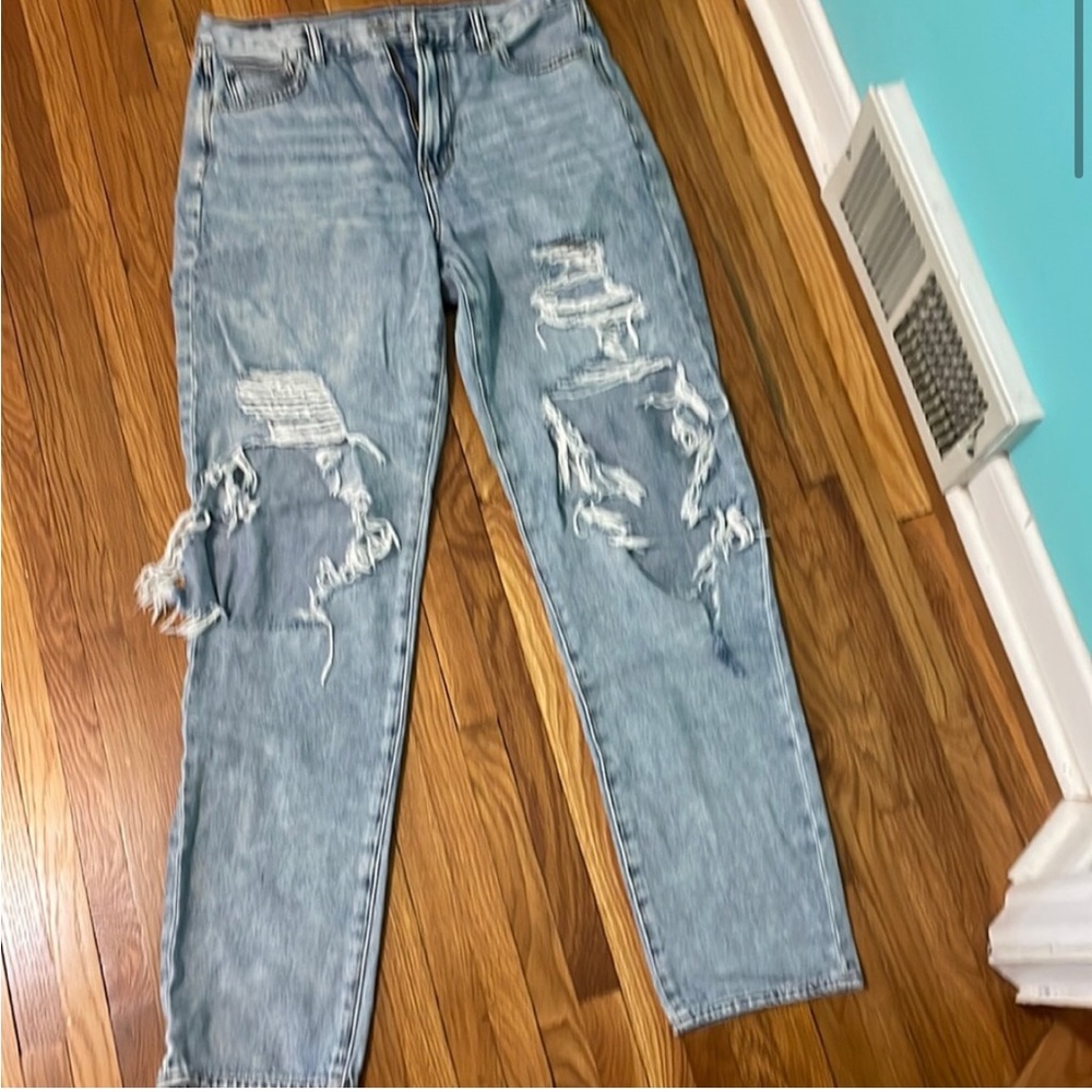 Ripped AE Mom Jeans Size 10XLong
